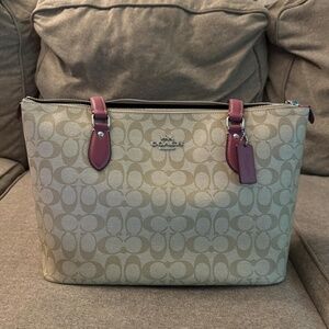 Coach Signature Tote Large Brand new